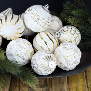 Набор пластиковых шаров Winter Candy: White gold 8 см, 16 шт Winter Deco фото 3