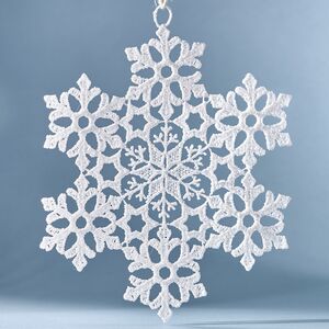 Кружевная елочная игрушка Снежинка Лакрес 15 см