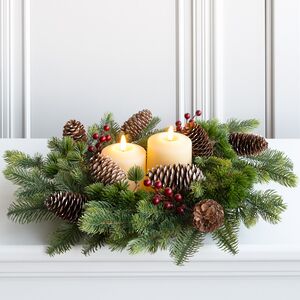 Венок для свечи Дакка 50 см с шишками и ягодами