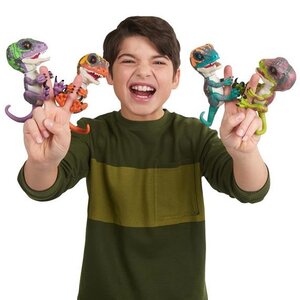 Интерактивный динозавр Рейзор Fingerlings WowWee 12 см фиолетовый с зеленым Fingerlings фото 9