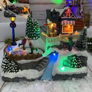 Светящаяся композиция Christmas Village: Зимние забавы на катке 21*16 см, с движением и музыкой, на батарейках