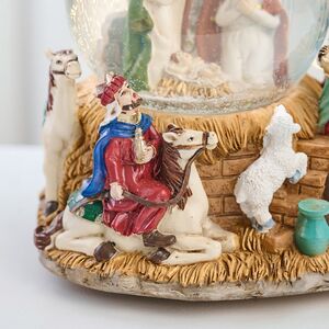 Музыкальный снежный шар Рождественский вертеп 16 см, заводной механизм Sigro (Сигро) фото 4