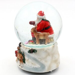 Музыкальный снежный шар Санта Клаус с олененком Эбби 15 см, на батарейках Sigro фото 2