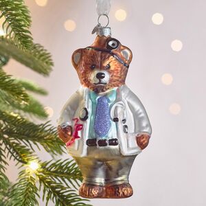 Елочная игрушка Медведь Кристофер в костюме доктора 13 см, стекло