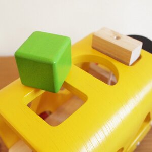 Деревянный сортер - каталка Автобус 22 см Plan Toys (План Тойс) фото 2
