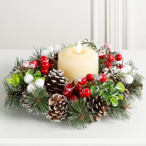 Венок для свечи Goglielmo с ягодами и шишками 24 см