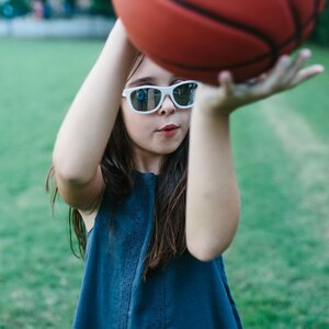 Солнцезащитные очки для подростков Babiators Aces Navigators. Шалун, 6-14 лет, белый, серебряные линзы Babiators фото 3