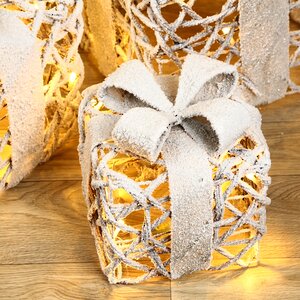 Светящиеся подарки под елку Рождественские Гостинцы 19-28 см, 3 шт, теплые белые LED лампы, таймер, на батарейках Koopman фото 2