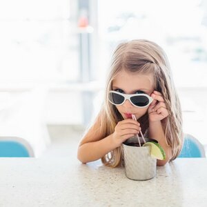 Детские солнцезащитные очки "Babiators Original. Шалун", белый