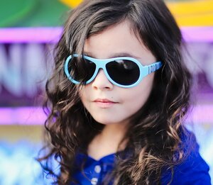 Детские солнцезащитные очки "Babiators Polarized. Сверхзвуковые полоски", чехол
