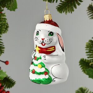 Стеклянная елочная игрушка Зодиак - Кролик с елочкой 8 см, подвеска