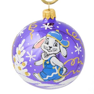 Стеклянный елочный шар Зодиак - Кролик Бенни в кепке 7 см фиолетовый