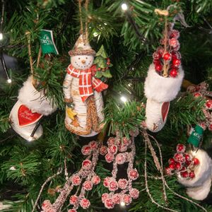 Елочная игрушка Снеговик - Лесовичок с елочкой 13 см, подвеска Kurts Adler фото 2