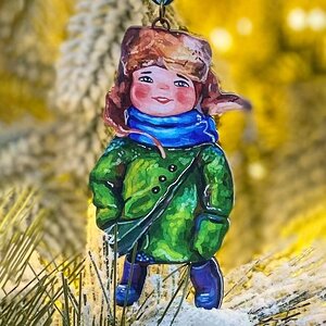 Елочная игрушка Мальчик в ушанке - Зимние Каникулы 10 см, подвеска МанузинЪ фото 1