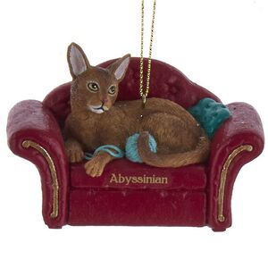 Елочная игрушка Абиссинский Кот на софе 9 см