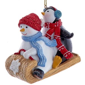 Елочная игрушка Снеговичок Олли с Пингвиненком на санях - Веселые Каникулы 8 см, подвеска Kurts Adler фото 1