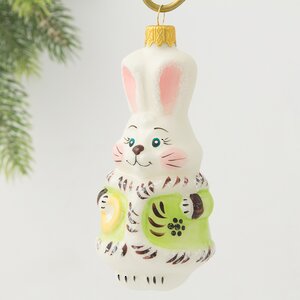 Стеклянная елочная игрушка Зайка Ульяна с баранкой 10 см, подвеска Коломеев фото 1