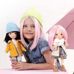 Мягкая кукла Sweet Sisters: Lilu в парке горчичного цвета 32 см, коллекция Европейская зима Orange Toys фото 2
