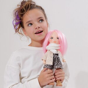 Мягкая кукла Sweet Sisters: Billie в кожаном пуховике 32 см, коллекция Европейская зима Orange Toys фото 5