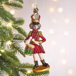 Елочная игрушка Барабанщица Глория из королевства Дрейкерк 17 см в подарочной коробке, стекло