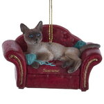 Елочная игрушка Кот Саймон на софе 9 см